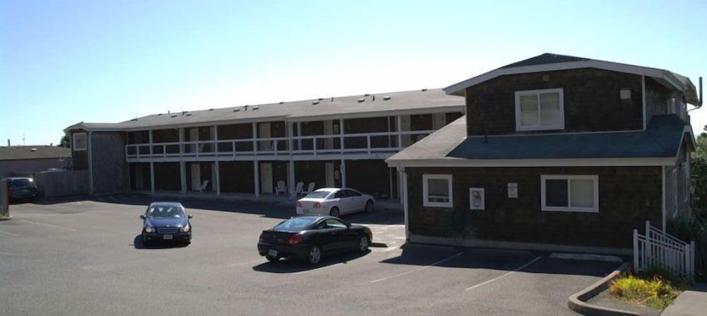 Travelodge By Wyndham Depoe Bay Exterior photo