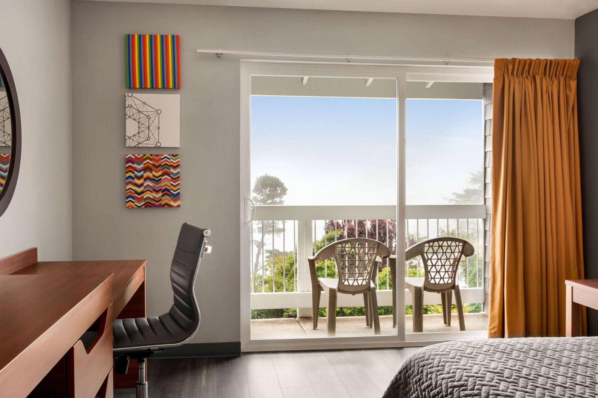 Travelodge By Wyndham Depoe Bay Exterior photo
