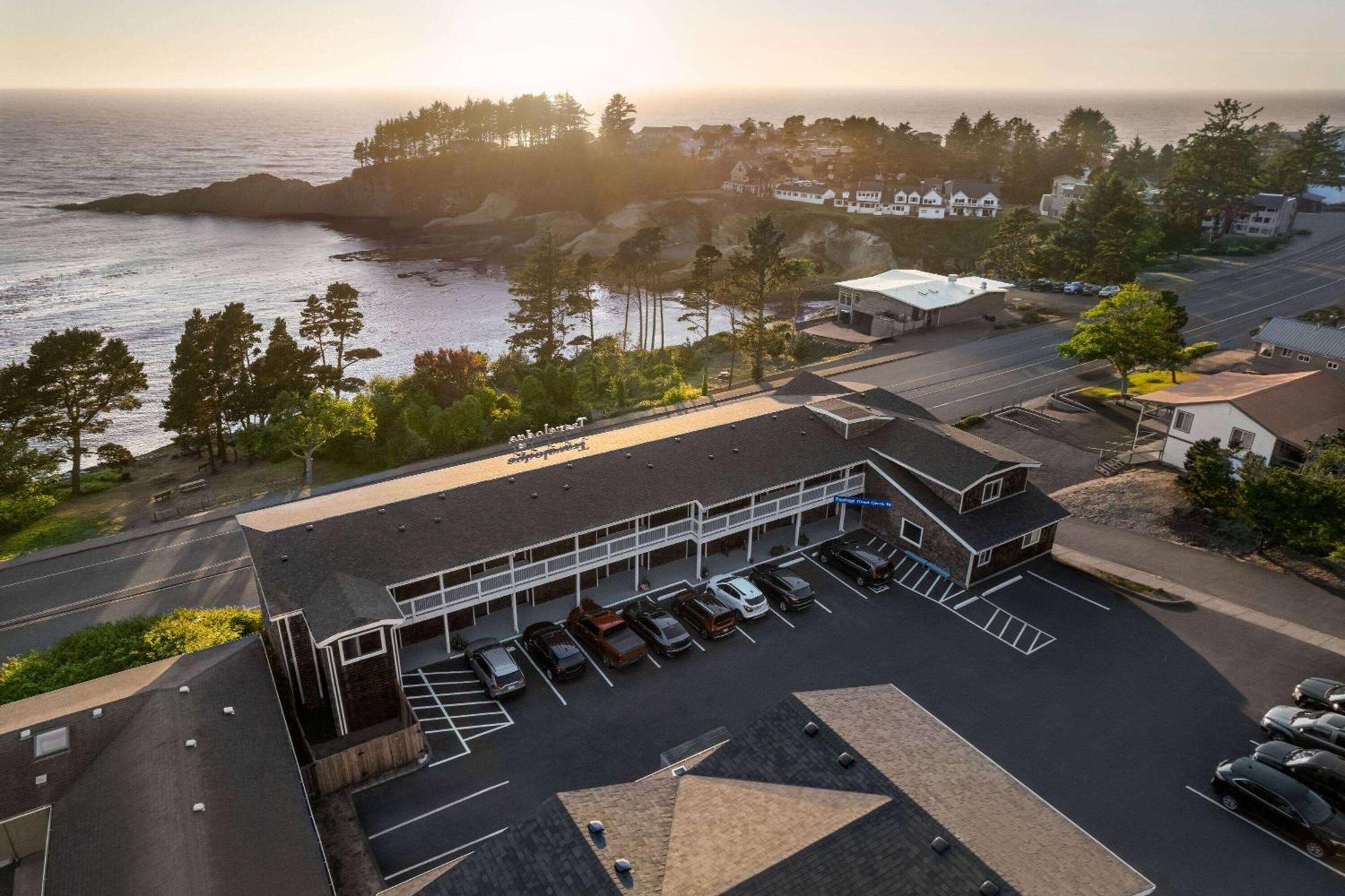 Travelodge By Wyndham Depoe Bay Exterior photo