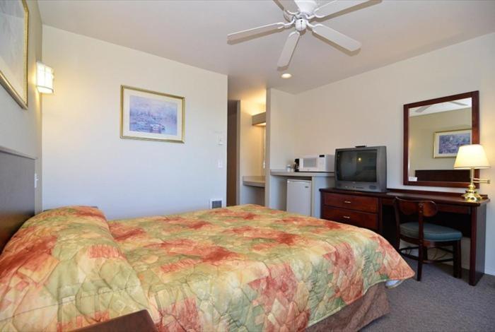 Travelodge By Wyndham Depoe Bay Room photo